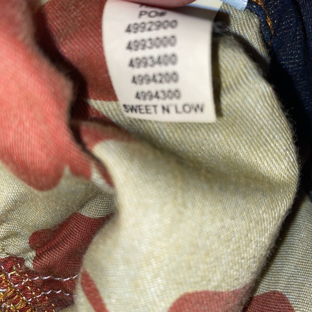 Lucky Brand Flared Dark Wash Jeans In Great Condition - Picture 3 of 7